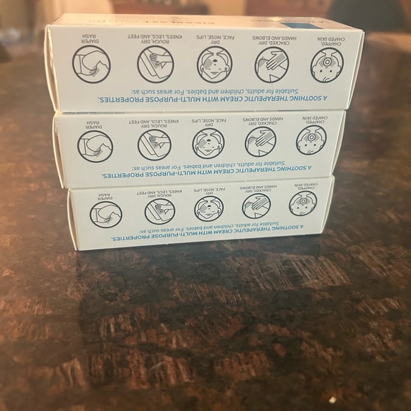 Cicaplast Balm B5 (3) 40 ml/1.35 fl oz - Picture 2 of 6